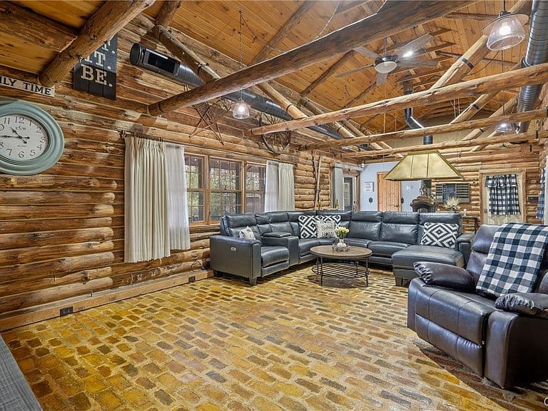 Listing photo 4