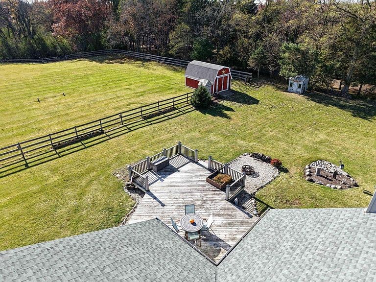 Listing photo 4