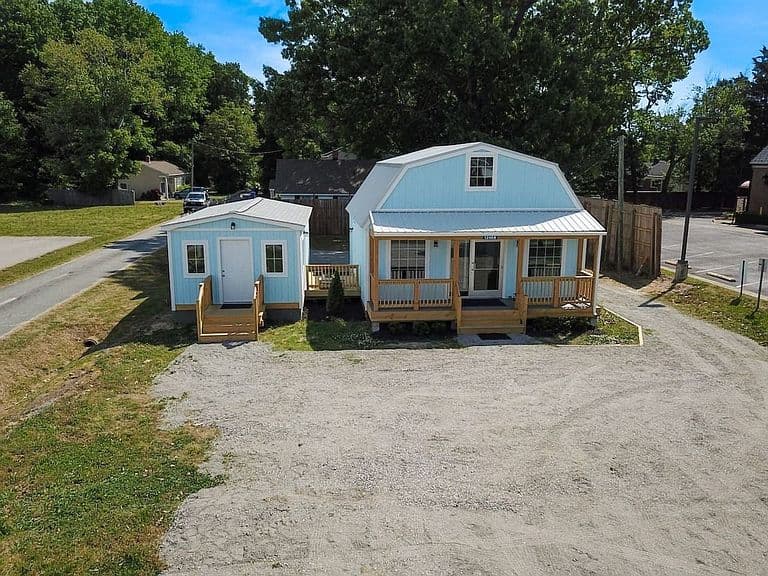 Listing photo 2