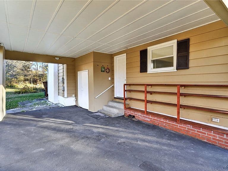 Listing photo 5