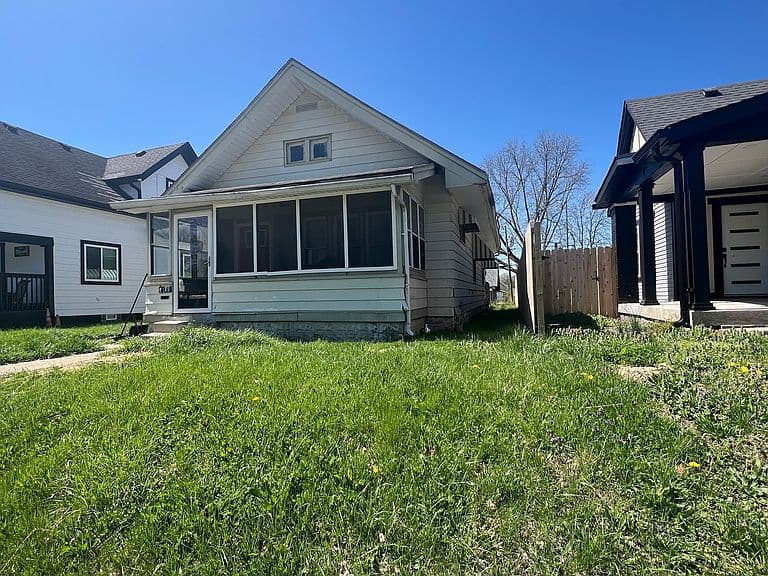 Listing photo 2