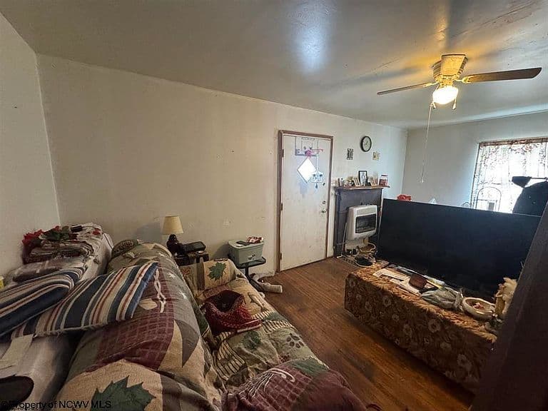 Listing photo 5