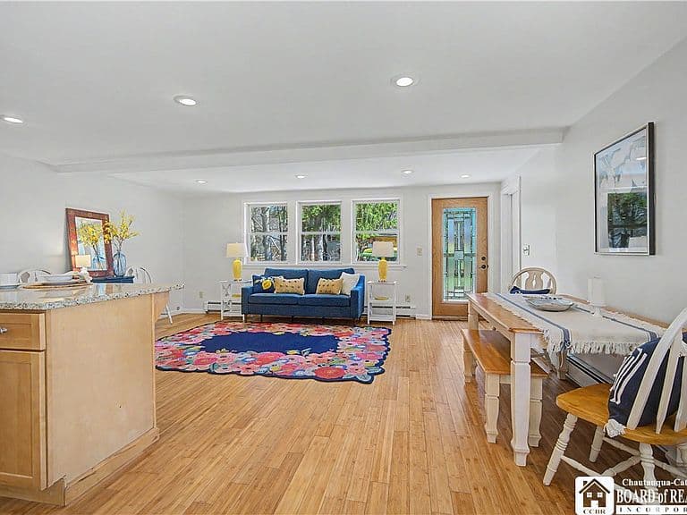 Listing photo 4