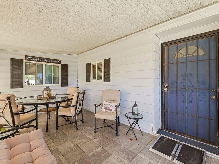 Listing photo 4