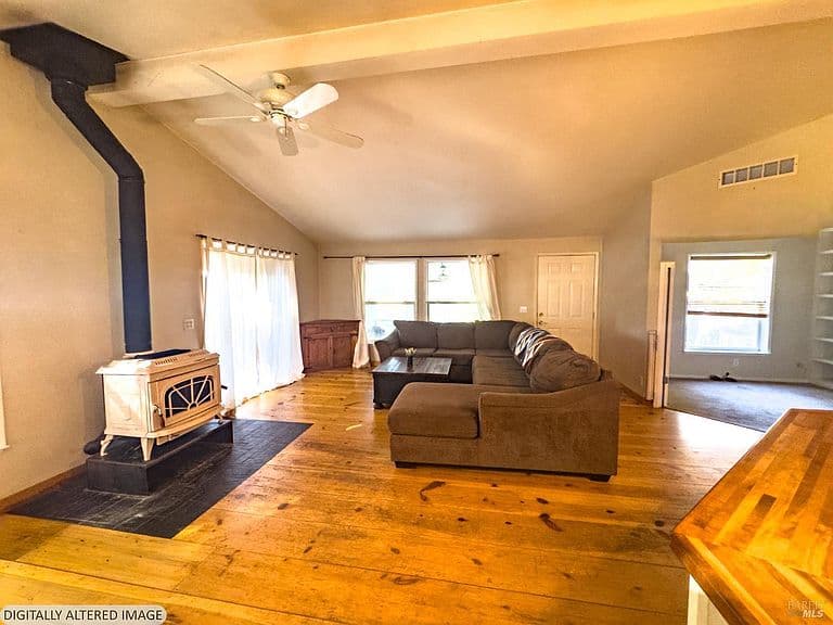 Listing photo 5