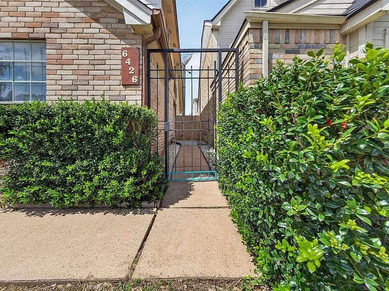 Listing photo 4