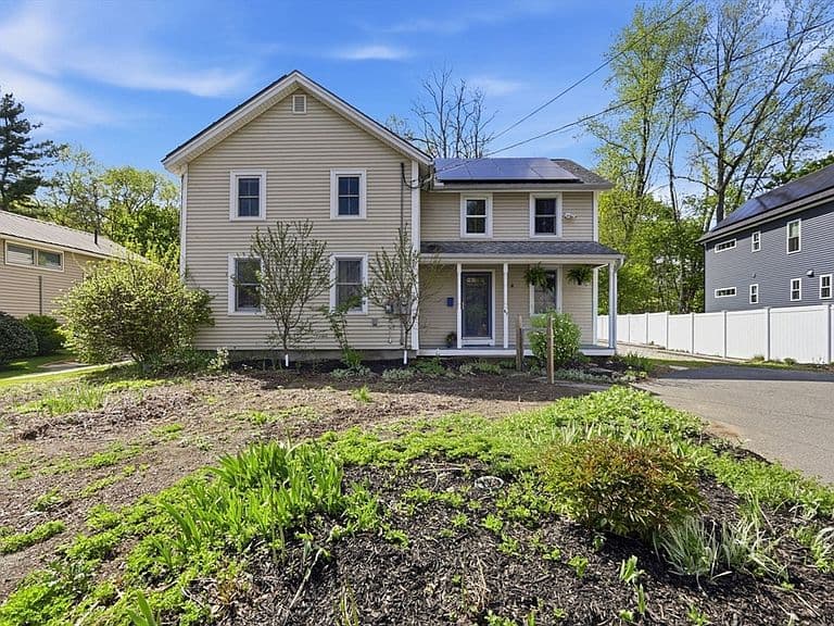 Listing photo 2