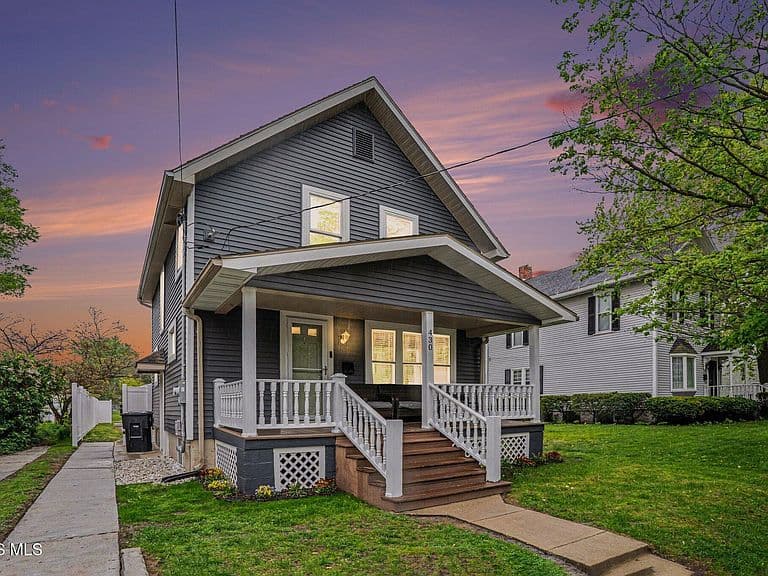 Listing photo 2