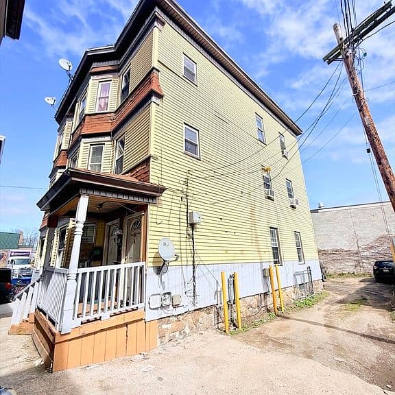 Listing photo 3