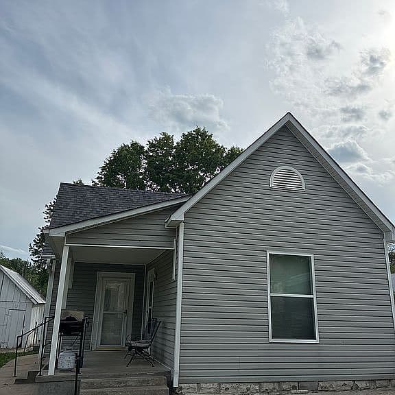 Listing photo 2