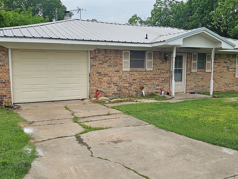 Listing photo 3