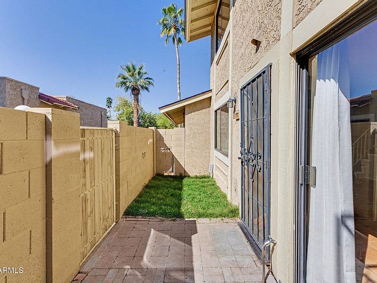 Listing photo 4