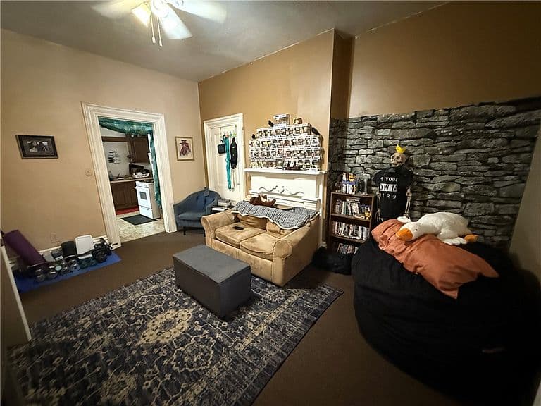 Listing photo 2