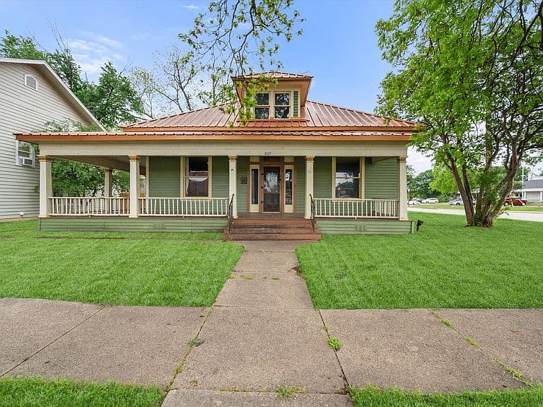 Listing photo 2