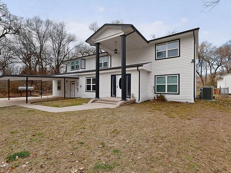 Listing photo 2
