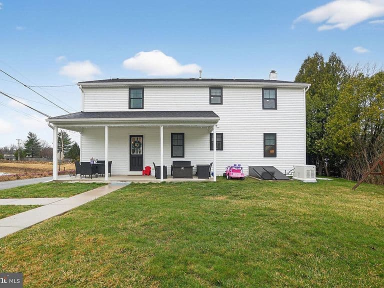 Listing photo 4