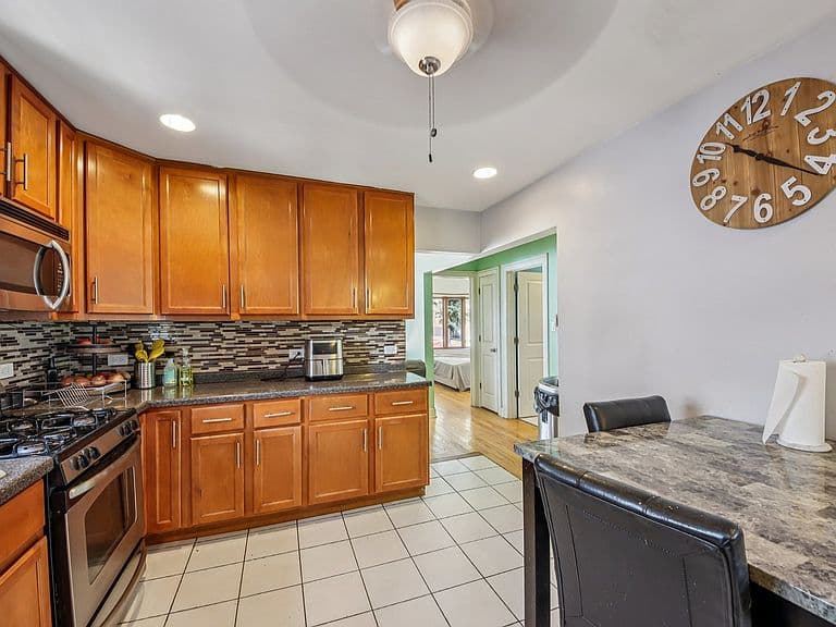 Listing photo 5