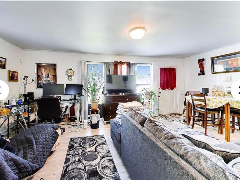 Listing photo 5