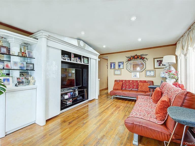 Listing photo 4