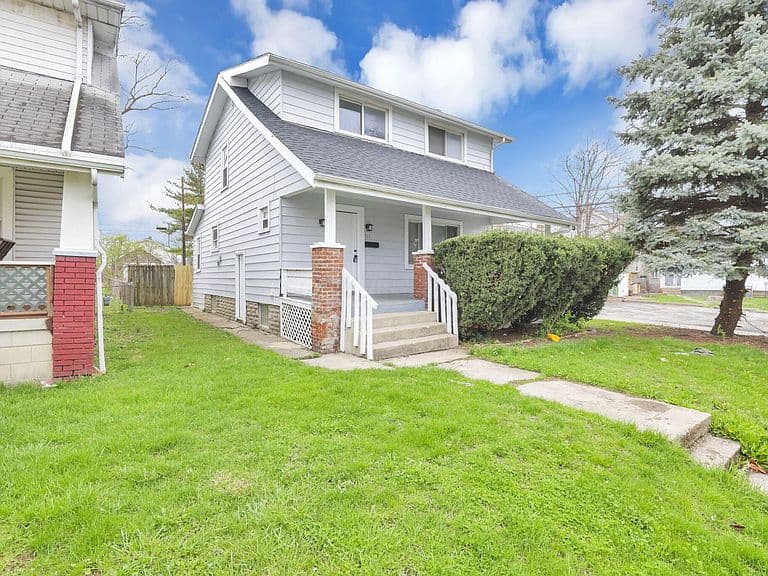 Listing photo 3