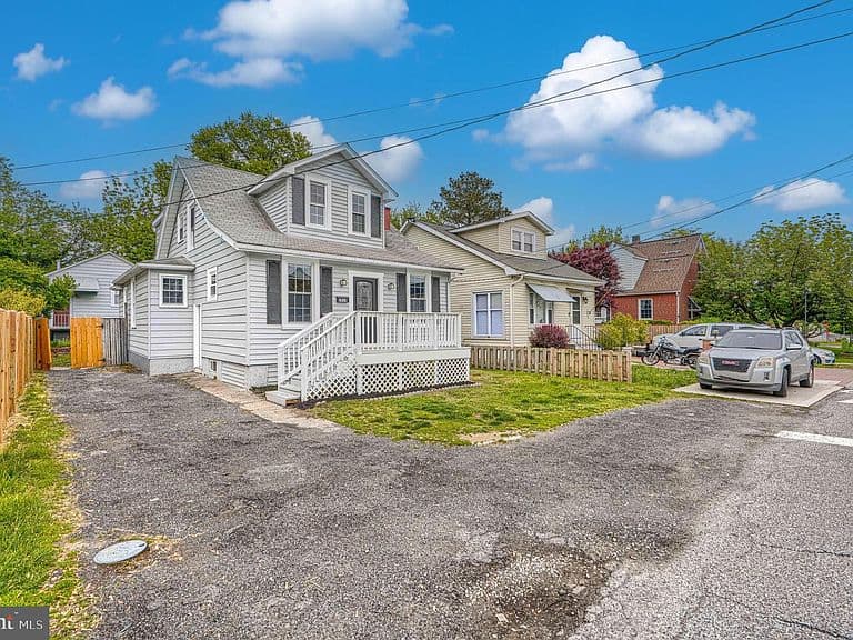 Listing photo 2