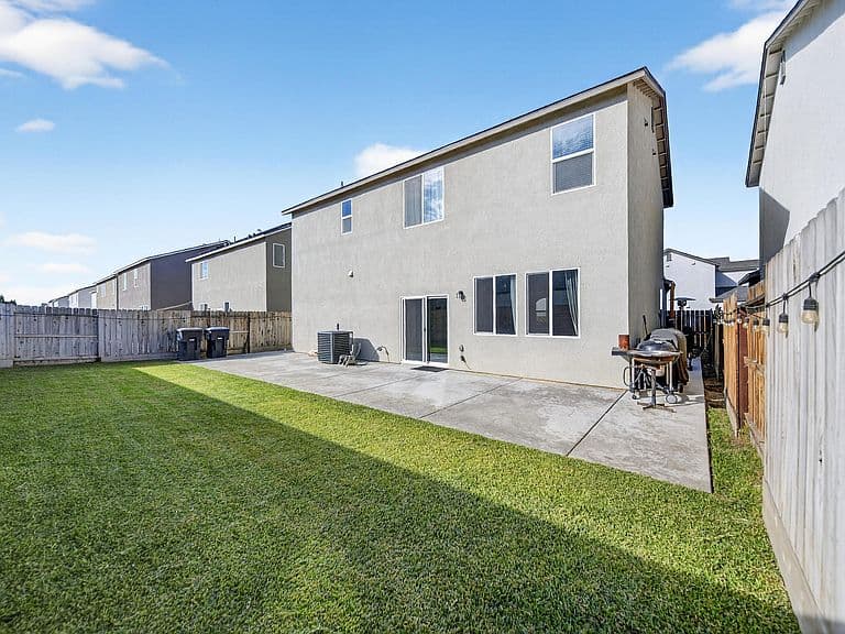 Listing photo 5
