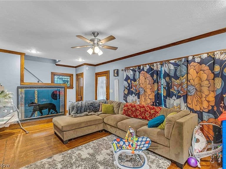 Listing photo 5
