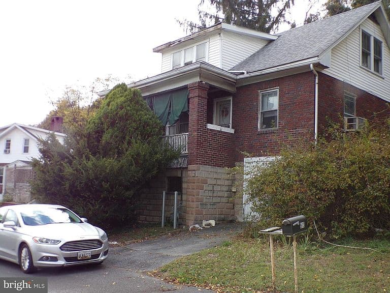 Listing photo 2