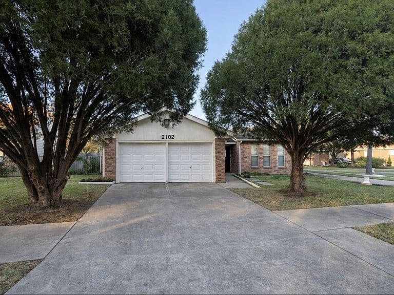 Listing photo 3