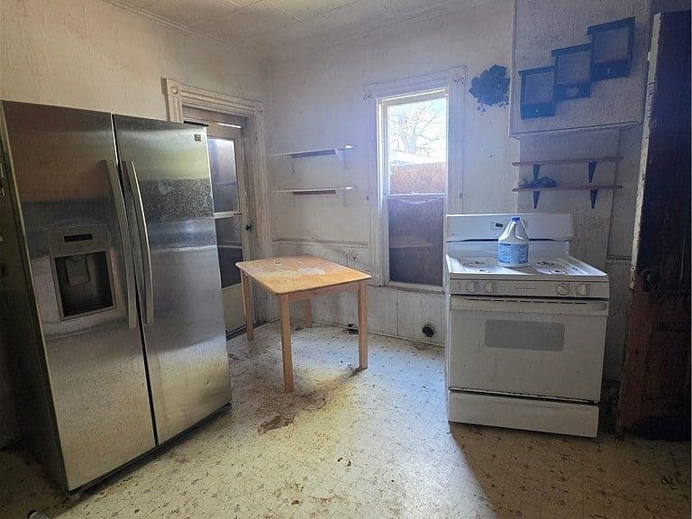 Listing photo 2