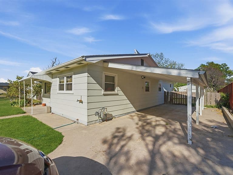 Listing photo 2