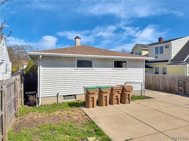 Listing photo 5
