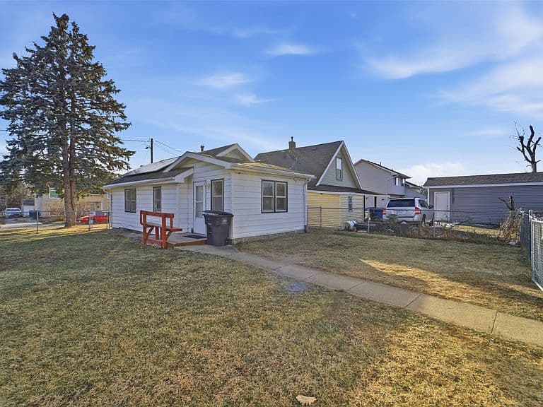 Listing photo 2