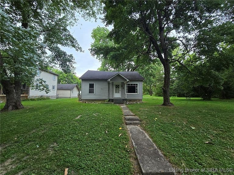 Listing photo 2