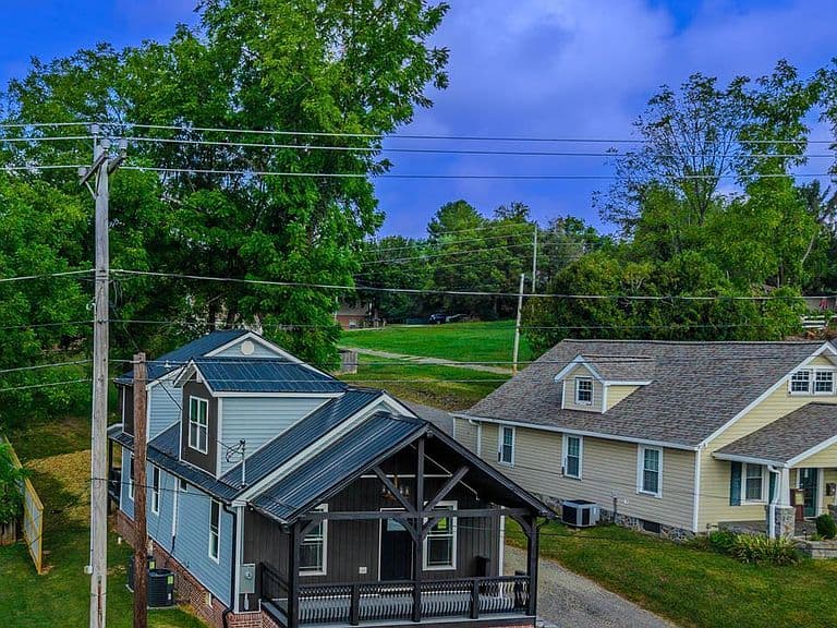 Listing photo 2