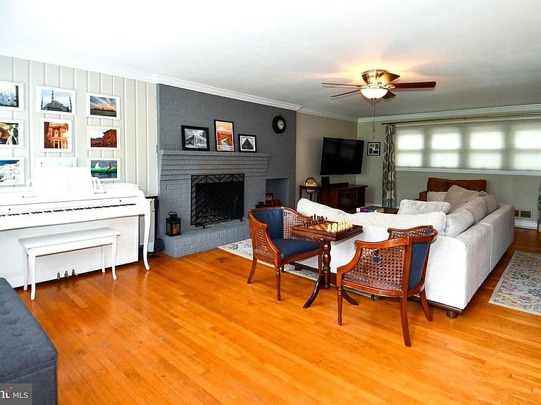 Listing photo 5
