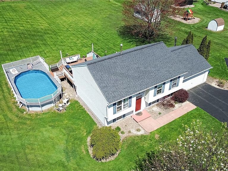Listing photo 4
