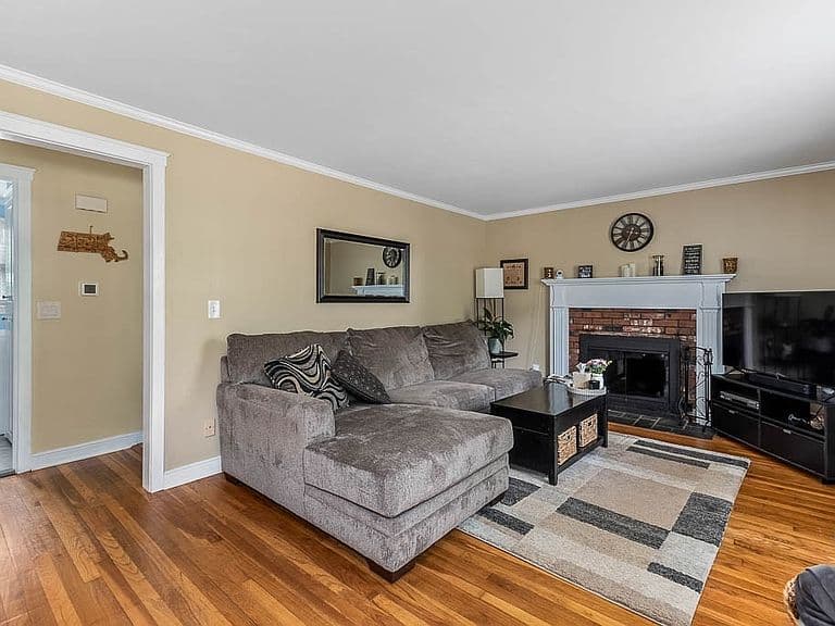 Listing photo 3