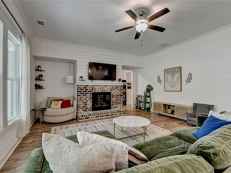 Listing photo 5