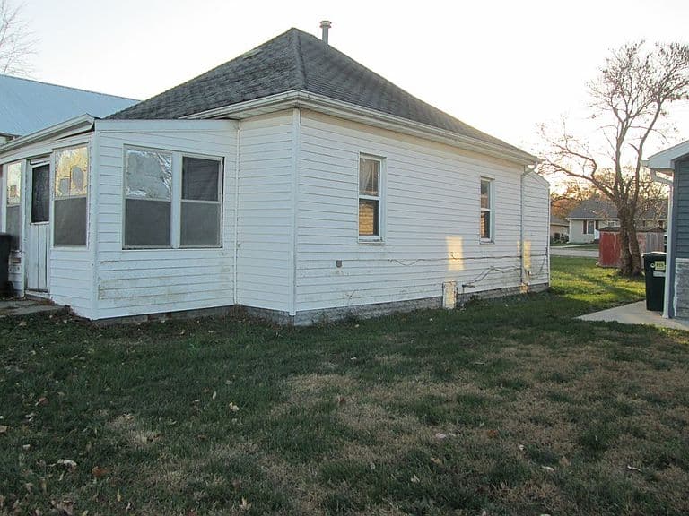 Listing photo 2