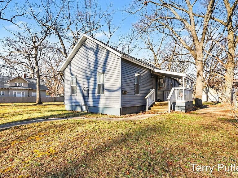 Listing photo 2