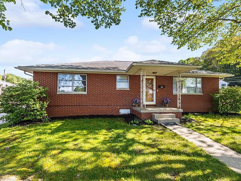 Listing photo 2