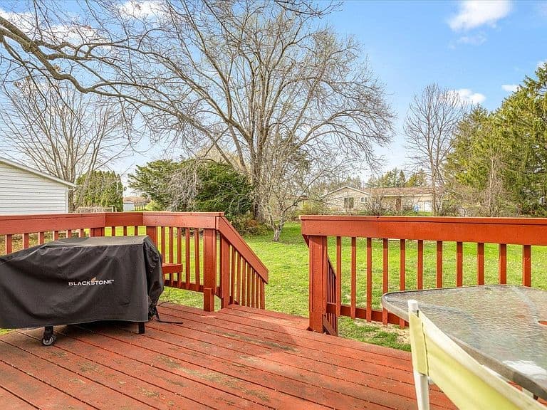 Listing photo 5