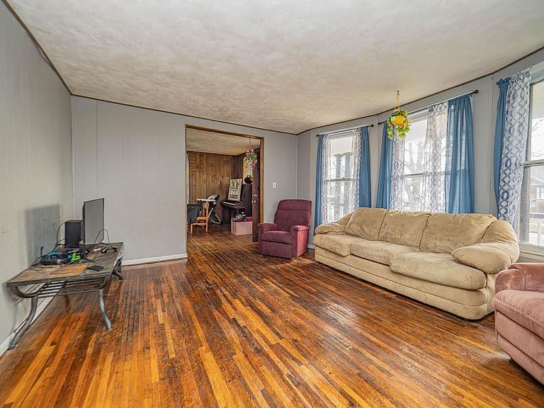 Listing photo 5