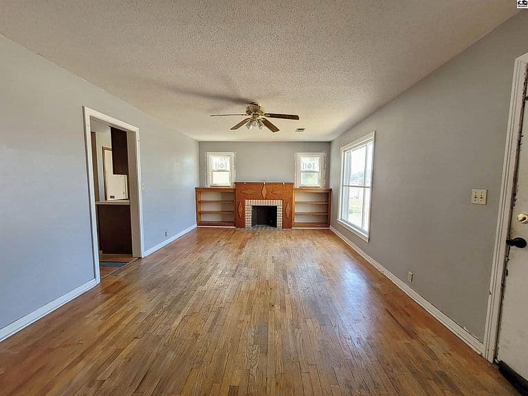 Listing photo 5