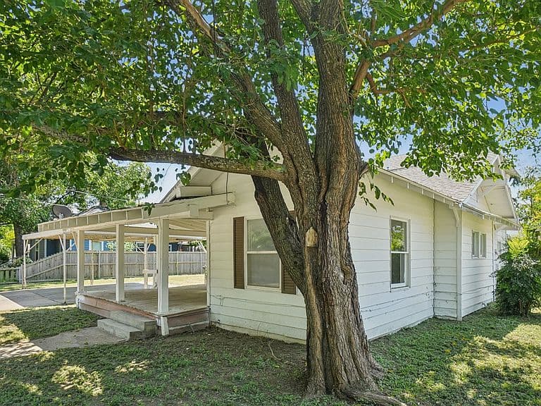 Listing photo 3