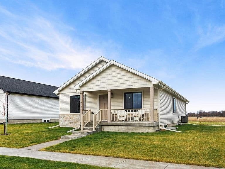 Listing photo 2