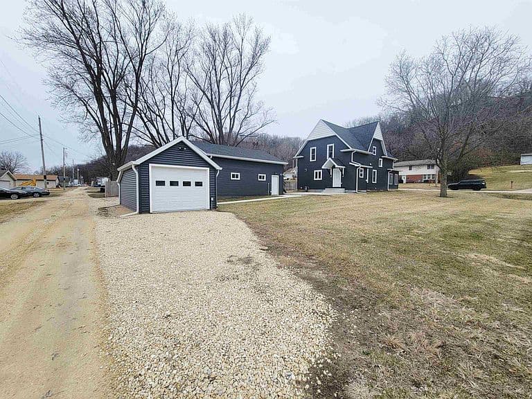 Listing photo 5