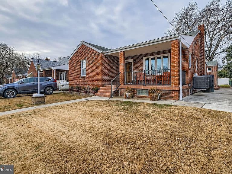 Listing photo 3