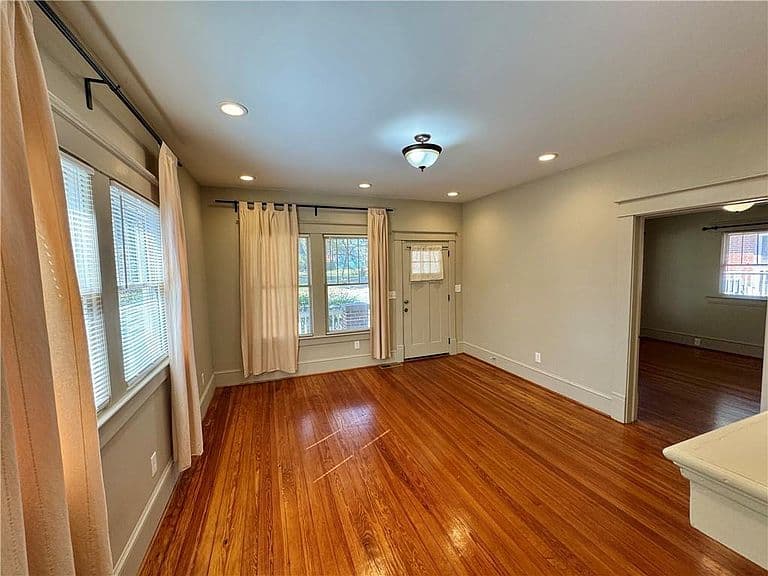 Listing photo 5